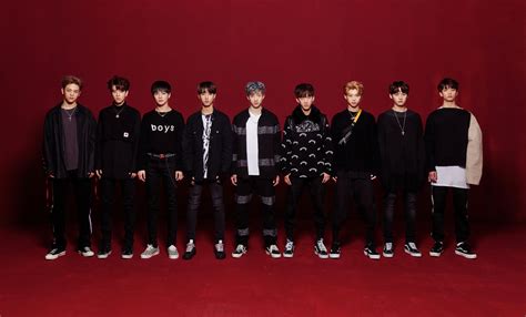 Группа Stray Kids